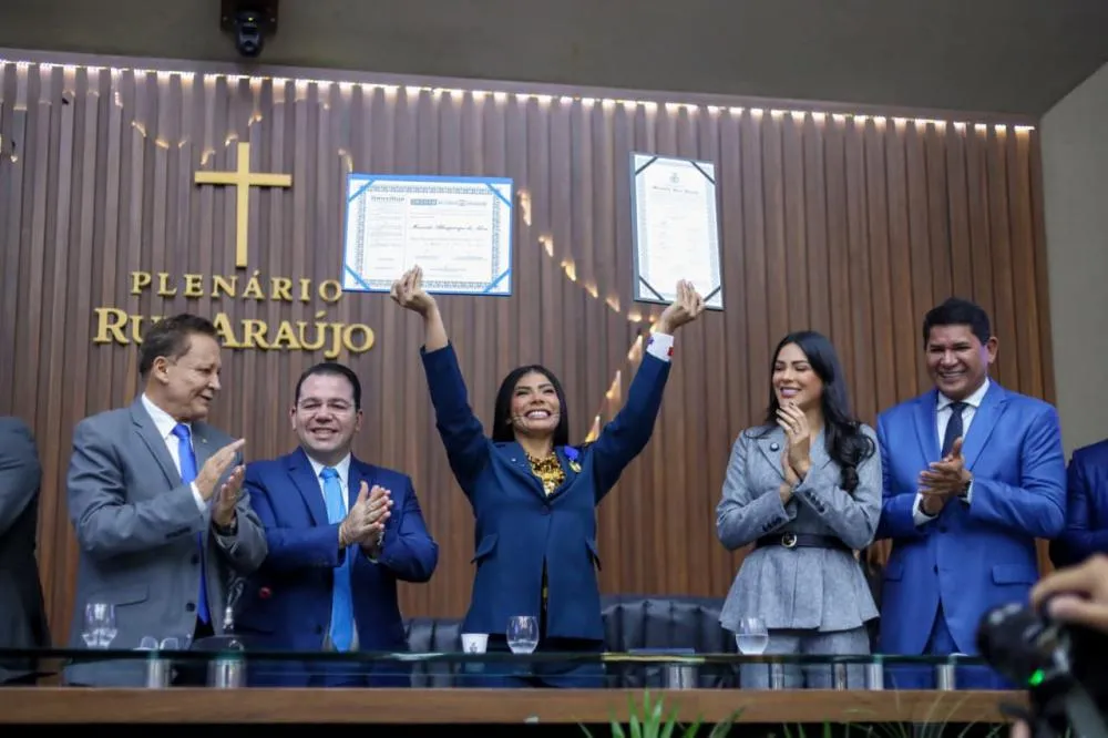 Marciele Albuquerque é homenageada com a Medalha Ruy Araújo e o Título de Cidadã do Amazonas