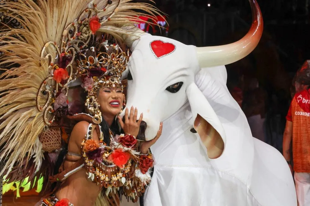Festival de Parintins 2026: Garantido encerra segunda noite celebrando a diversidade e os laços ancestrais no Bumbódromo