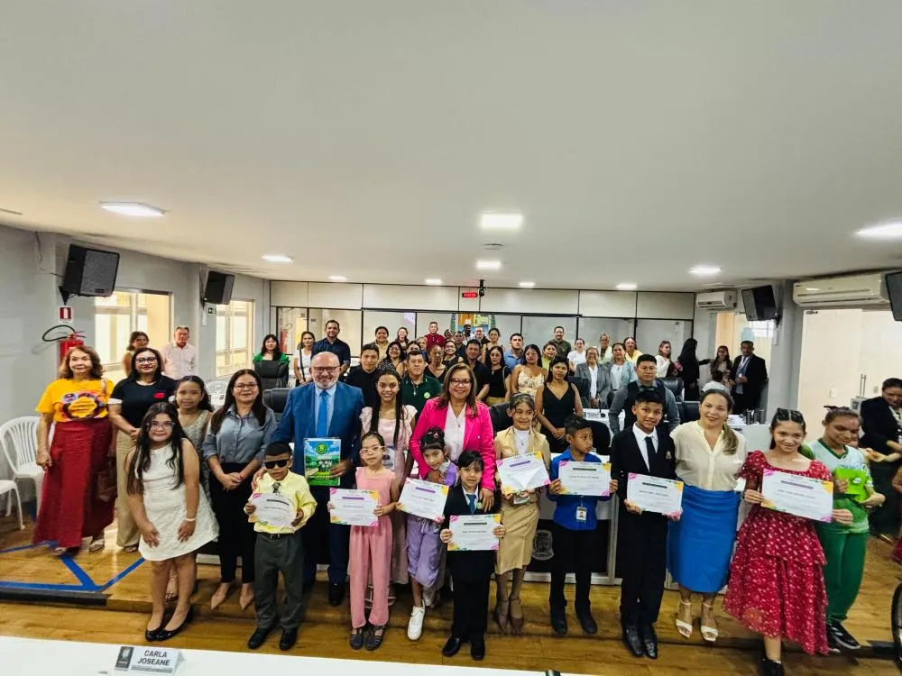 Câmara Municipal de Parintins realiza Sessão Especial com participação de vereadores mirins em alusão ao Dia das Crianças